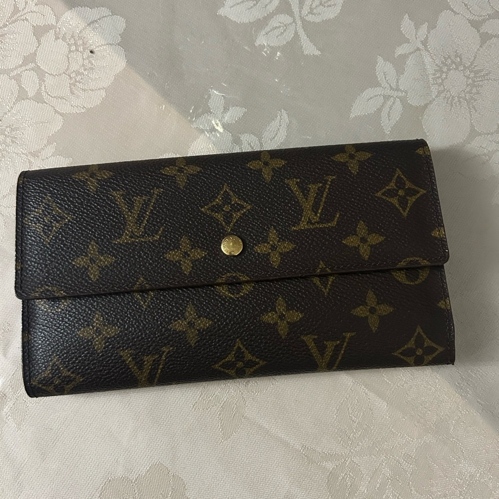 Louis Vuitton wallet like new